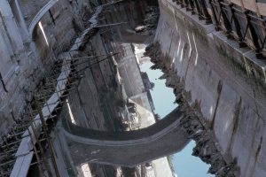 labyrinthe pont miroir des signes Canal vide - Rio di San Giovanni Laterano, Bernard Neau